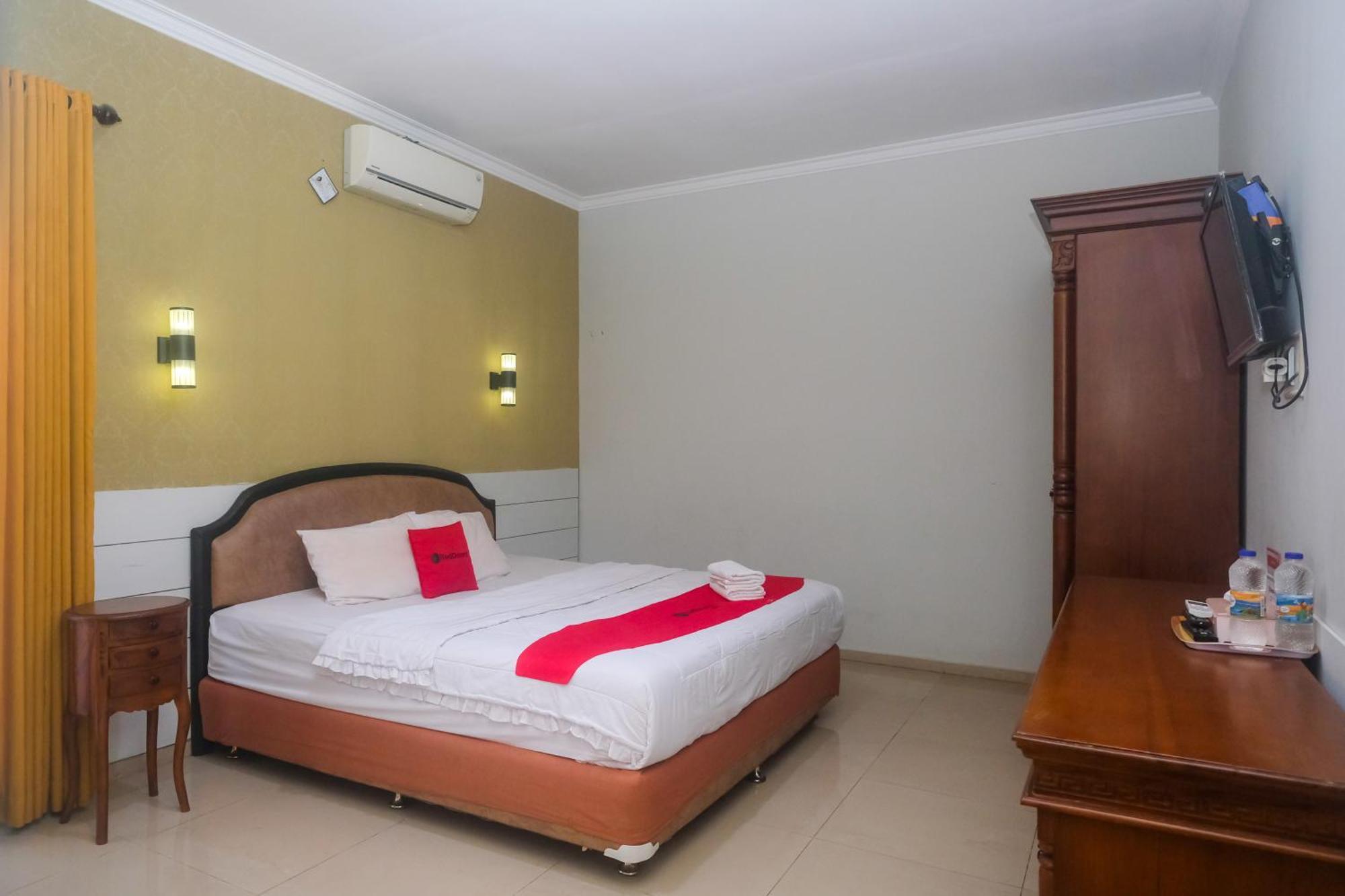 Reddoorz Plus Near Adisucipto Airport 2 Hotel Yogyakarta Exterior photo