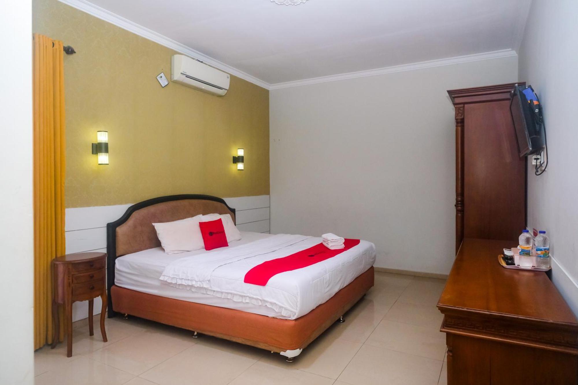 Reddoorz Plus Near Adisucipto Airport 2 Hotel Yogyakarta Exterior photo